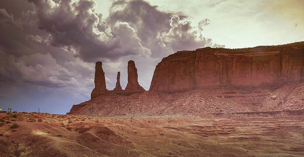 Arizona, Monument Valley Tribal Park, The Three sisters rock formation in Monument Valley