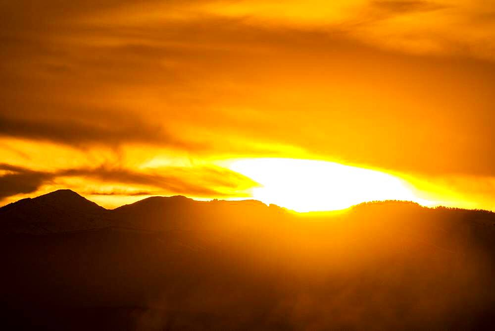 USA, Idaho, Bellevue, Sun setting behind hilly landscape near Sun Valley