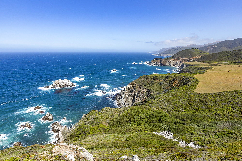 Usa, California, Big Sur, Pacific Ocean coastline with cliffs