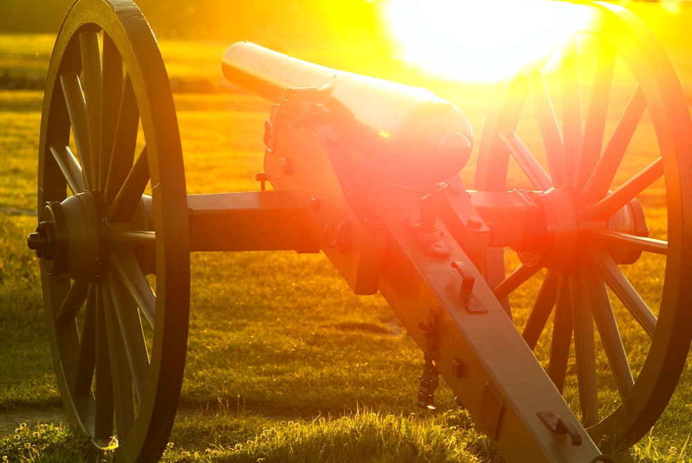 USA, Pennsylvania, Gettysburg, War cannon at sunset in Gettysburg National Military Park