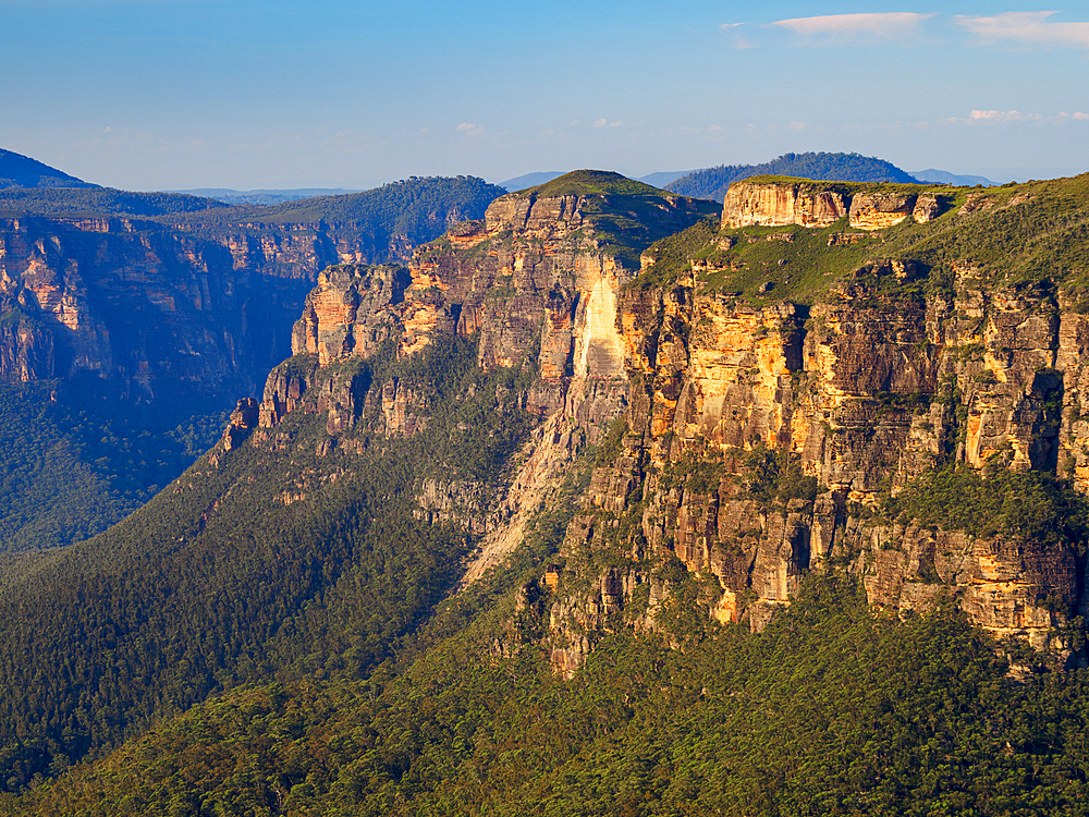 Rock formations of Blue Mountains on sunny day