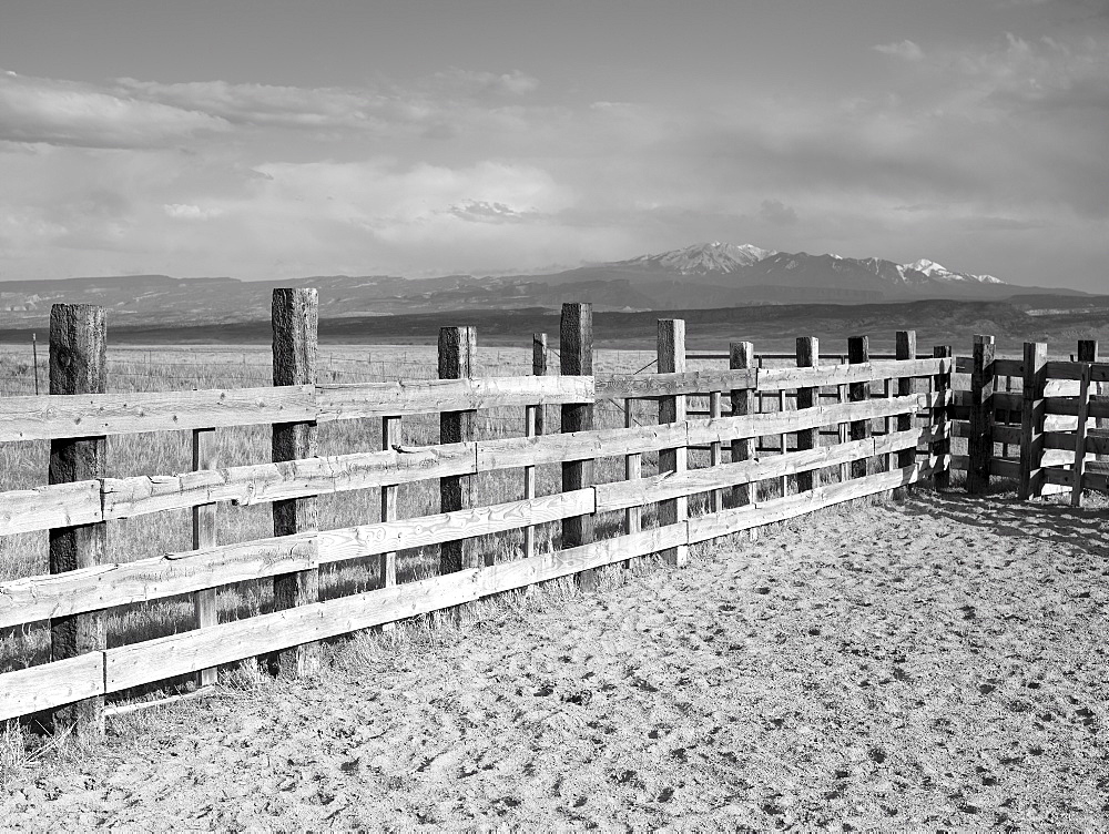 USA, Utah, Wooden fence on ranch