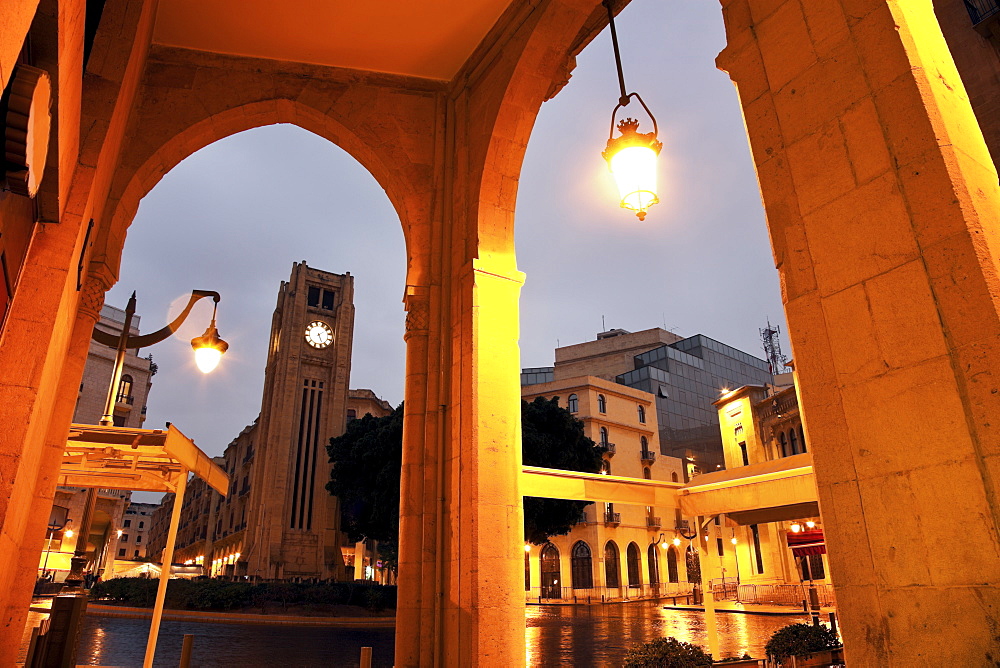 Place d'Etoile with Parliament building