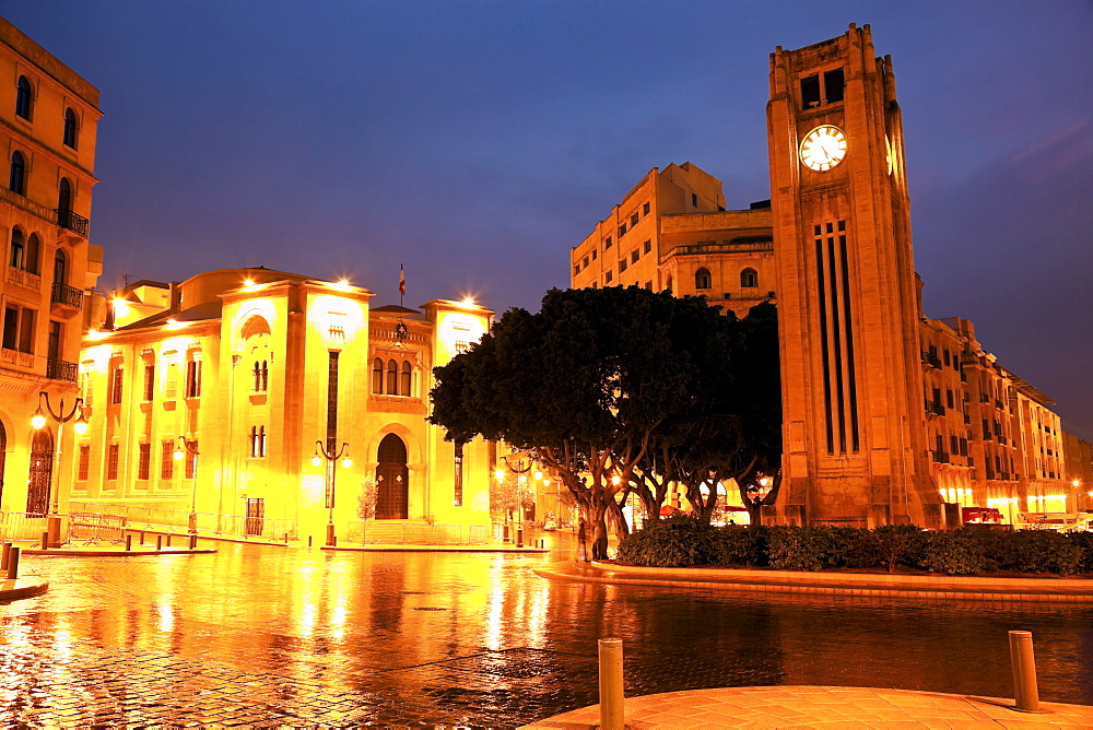 Place d'Etoile with Parliament building