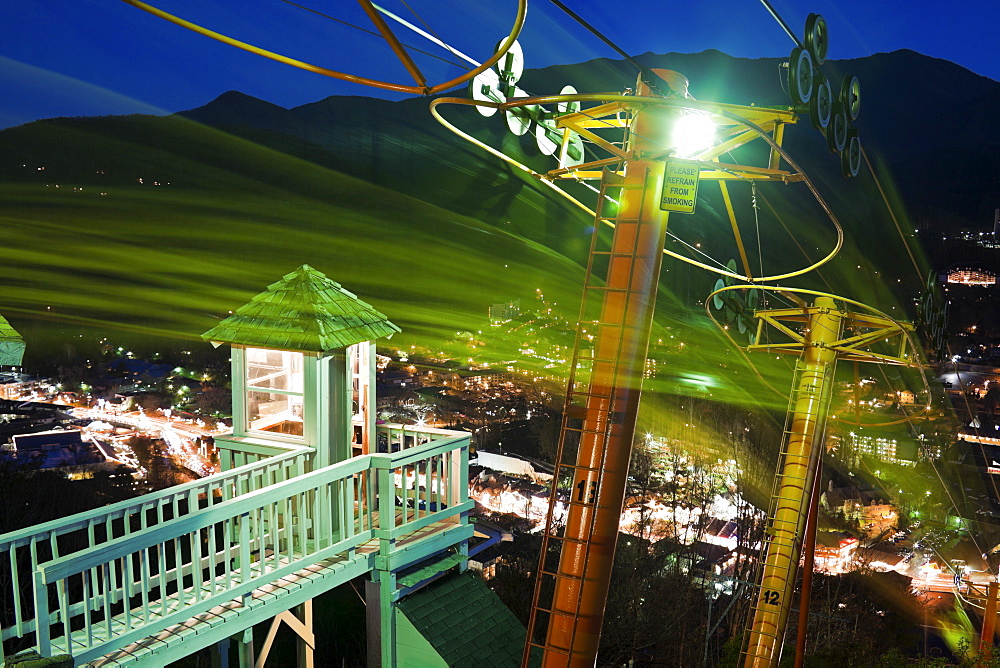 USA, Tennessee, Gatlinburg, Lift to mountain observation point at night