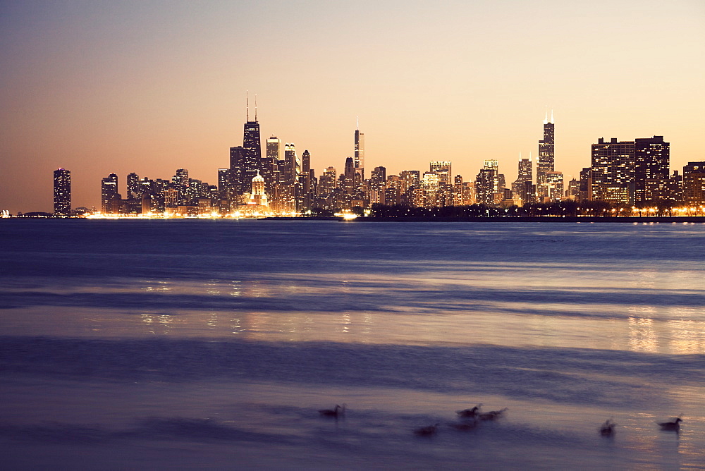 USA, Illinois, Chicago, Skyline at sunset