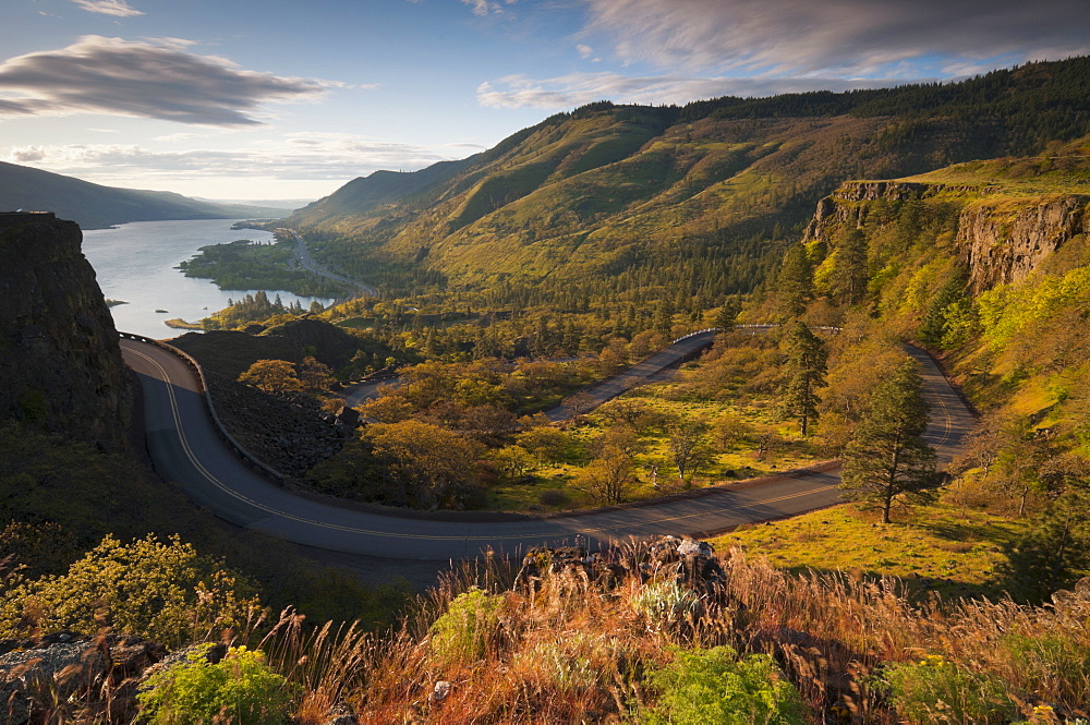 USA, Oregon, Columbia Gorge, High angle view of Historic Highway 30