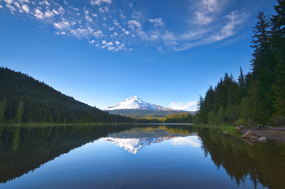 USA, Oregon, Clackamas County, View of Trillium Lake with Mt Hood in background