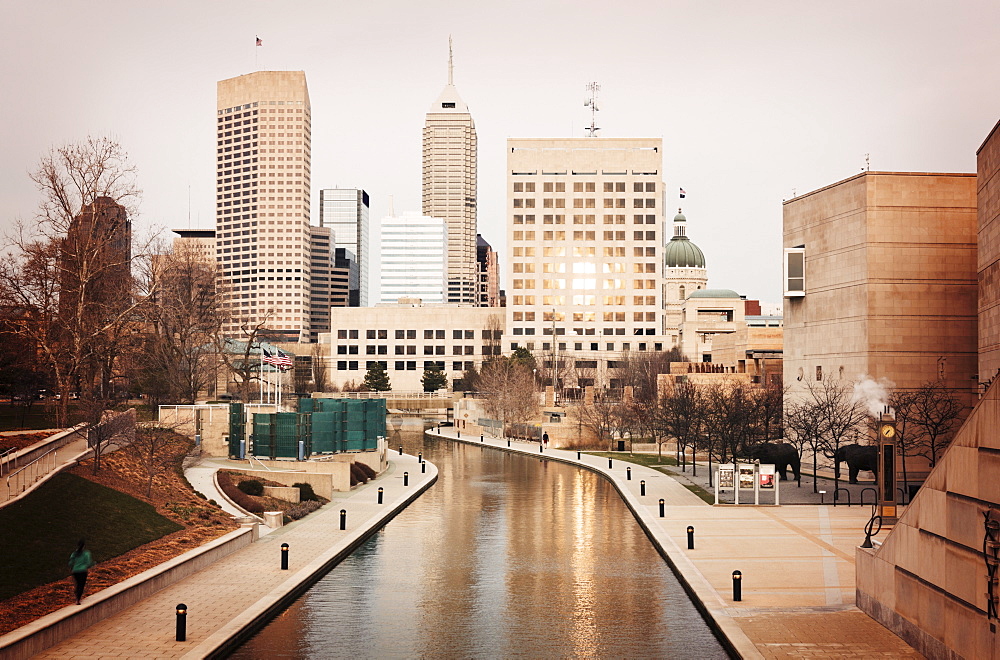 USA, Indiana, Indianapolis, Skyline with museum