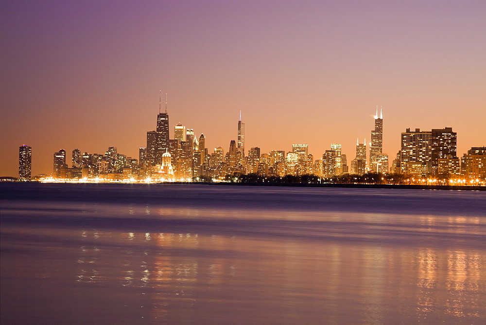 USA, Illinois, Chicago, City skyline over Lake Michigan