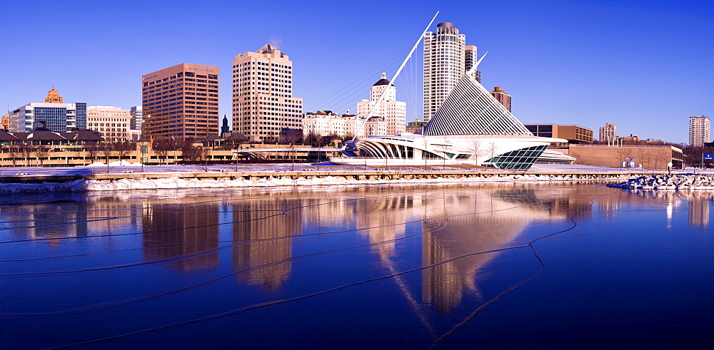 USA, Wisconsin, Milwaukee harbor