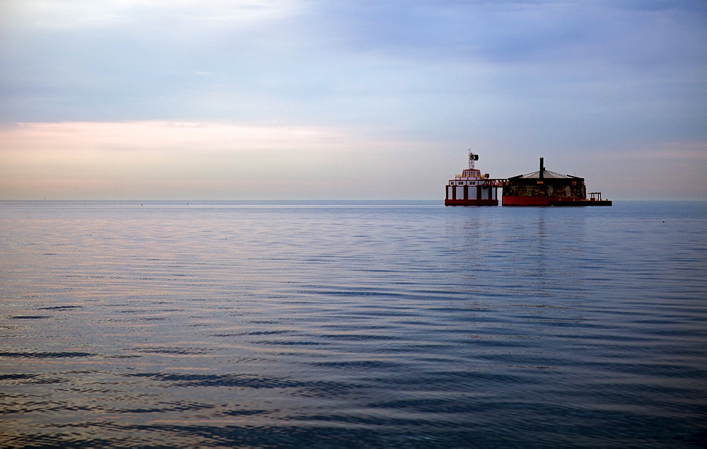 USA, Illinois, Chicago, Water pump in Lake Michigan