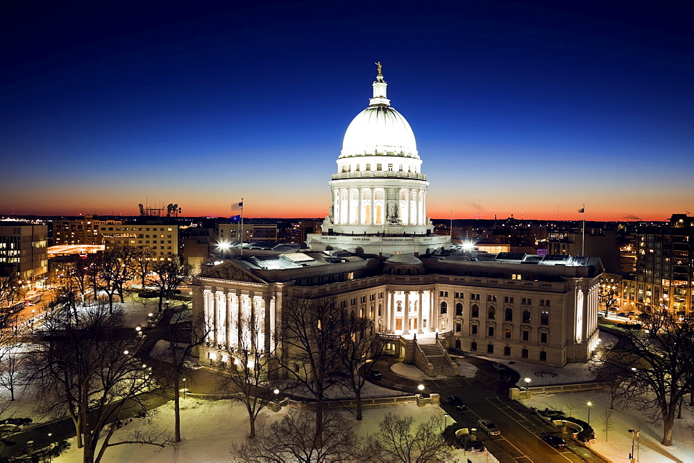 USA, Wisconsin, Madison, State Capitol building at sunset