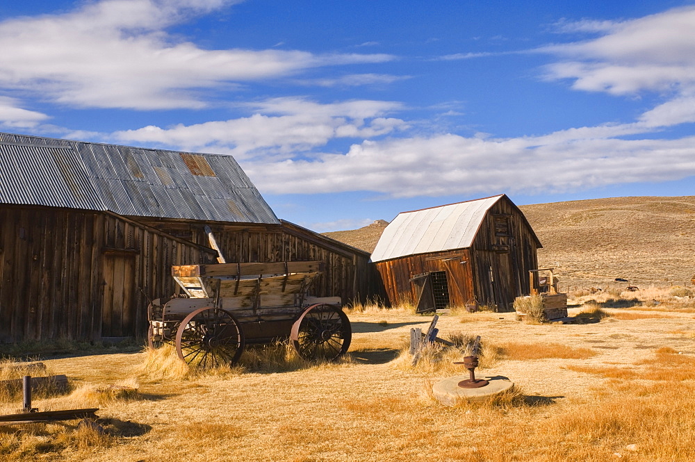 USA, California, Bodie, Old barn on plains