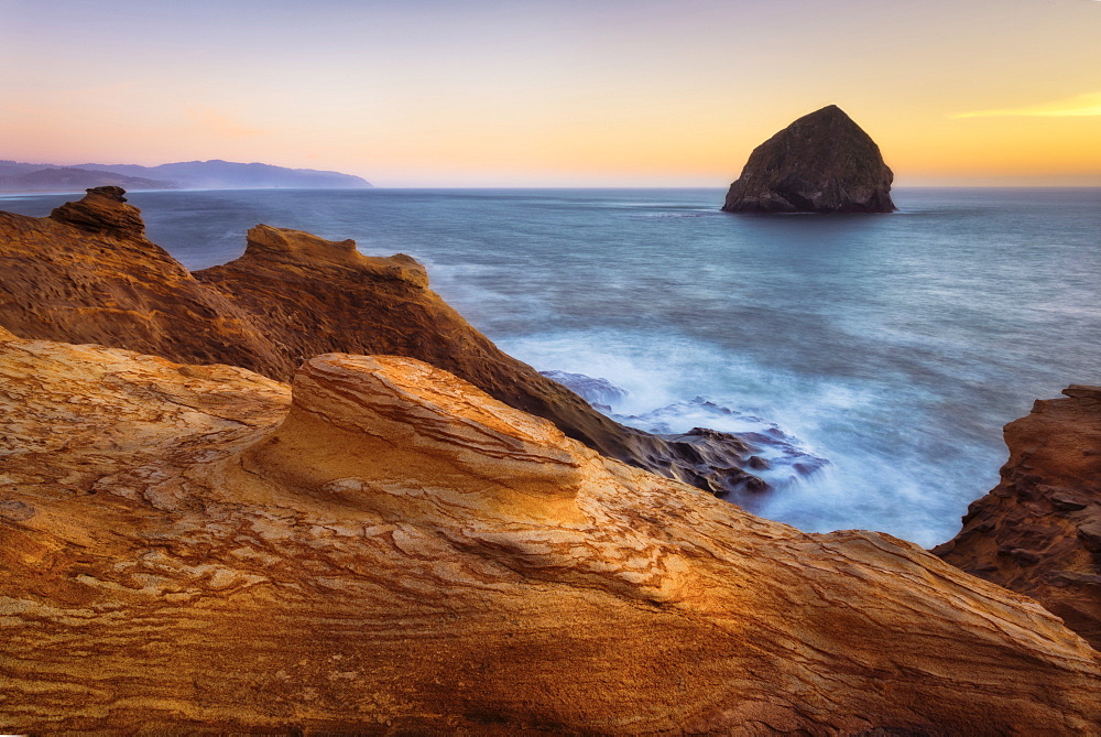 Rocky coastline, Cape Kiwanda, Oregon