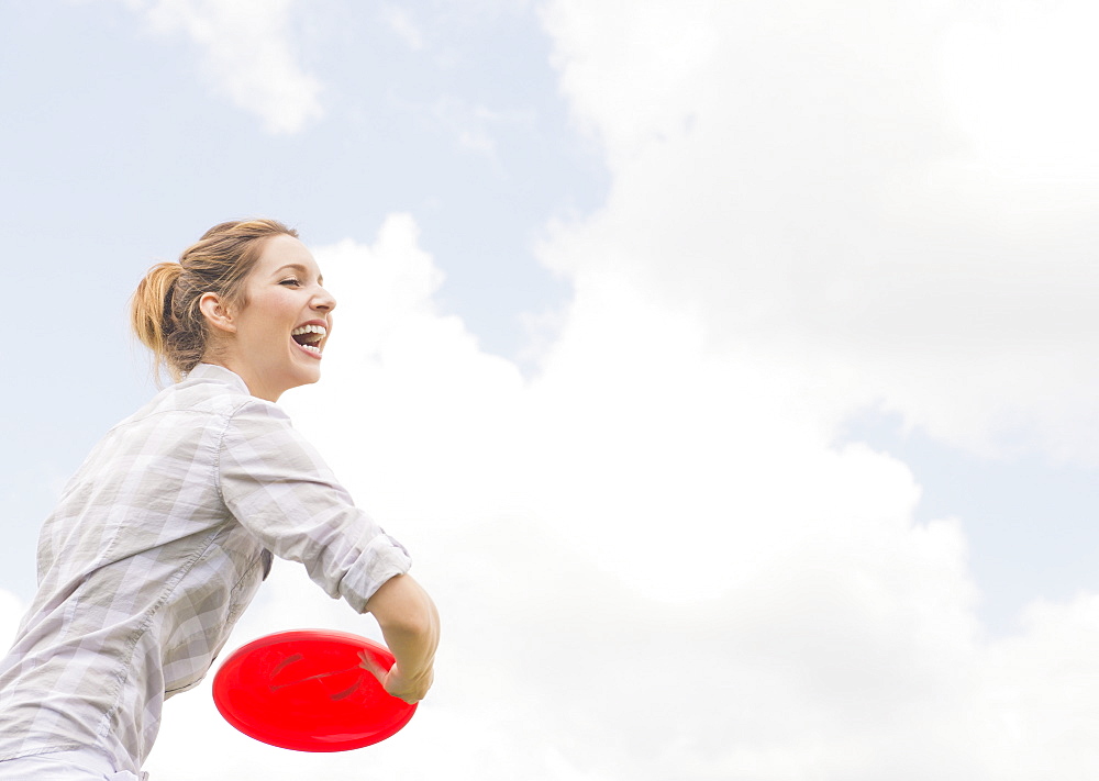 Woman playing with frisbee, USA, New Jersey, Mendham