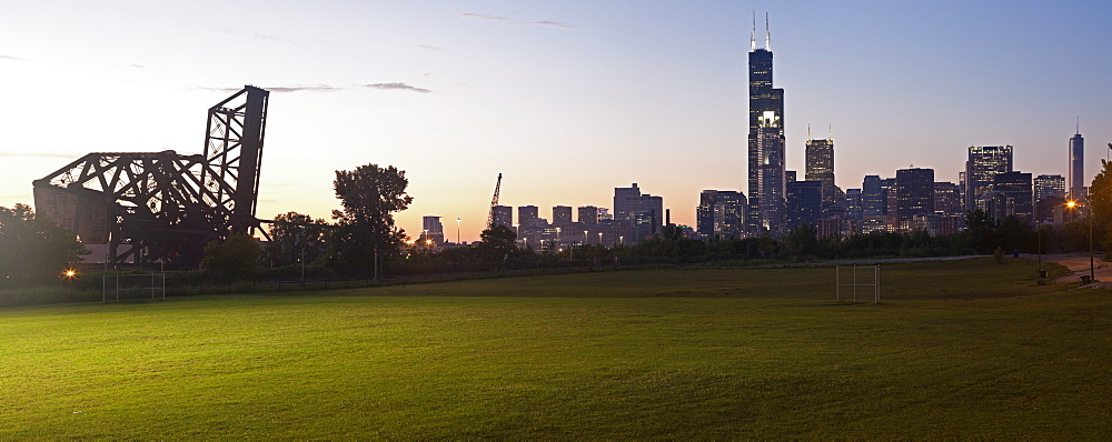 USA, Illinois, Chicago, View from the south side with old bridge on Chicago River on the left
