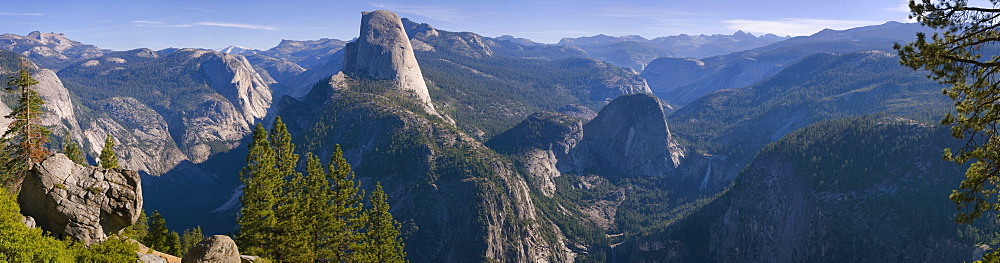 USA, California, Mariposa County, Half dome in Yosemite Valley