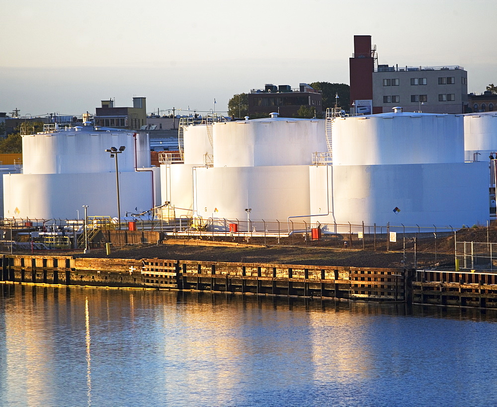 Oil storage containers