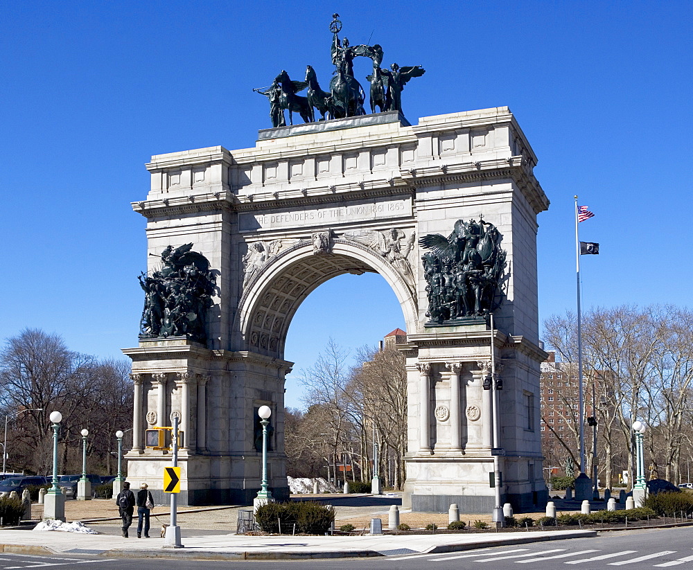 Monument of soldiers and sailors on stone arch