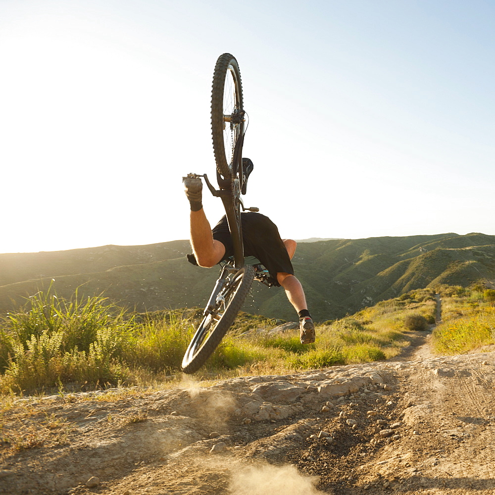 USA, California, Laguna Beach, Mountain biker falling of his bike