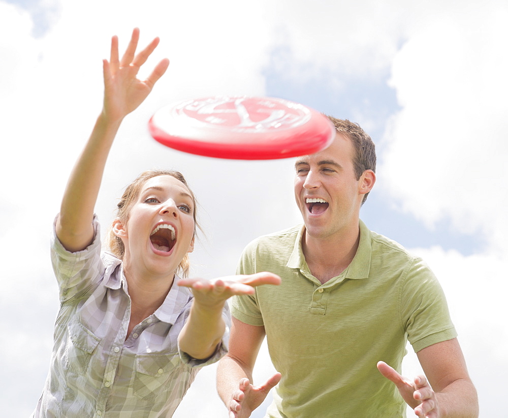 Couple playing with frisbee, USA, New Jersey, Mendham