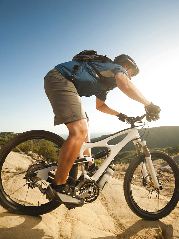USA, California, Laguna Beach, Mountain biker riding downhill