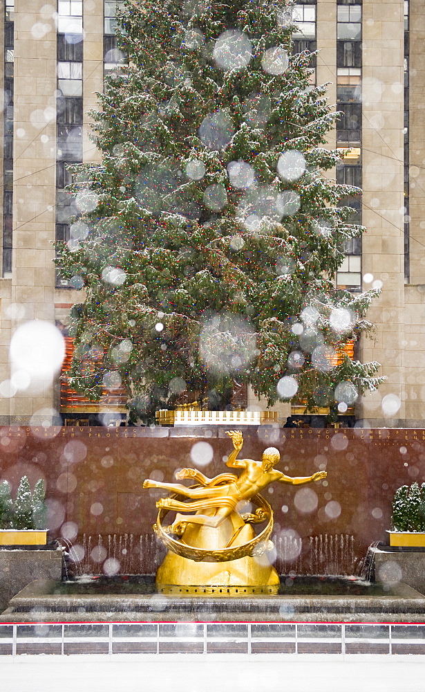 Rockefeller center on a snowy day