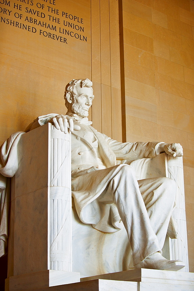 Statue of Abraham Lincoln