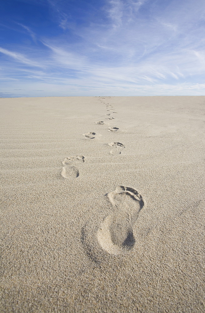 USA, Massachusetts, Cape Cod, footprints on beach 
