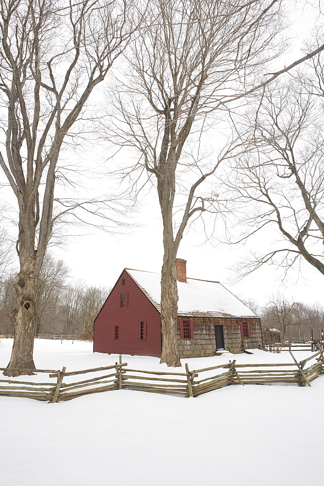 USA, New Jersey, Morristown, Morristown National Historical Park, Jockey Hollow, Tempe Wick House in winter