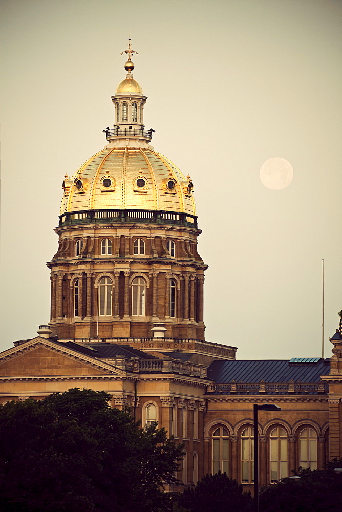 Des Moines, Iowa - entrance to State Capitol Building 