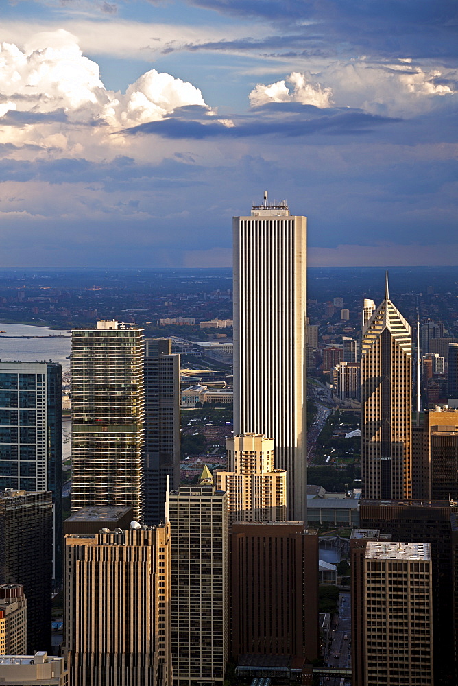 USA, Illinois, Chicago, AON Center, Aqua Building and Prudential Building in downtown district