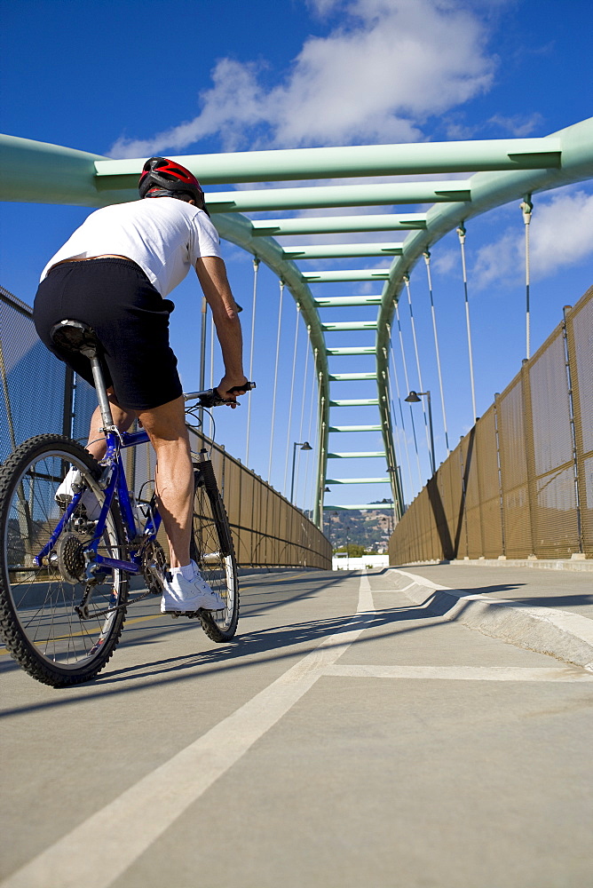 USA, California, Berkeley, Cyclist on bridge