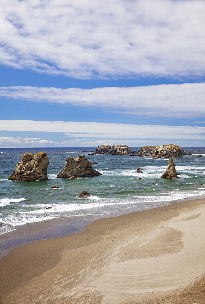 Seastacks along coastline, Bandon Beach, Oregon