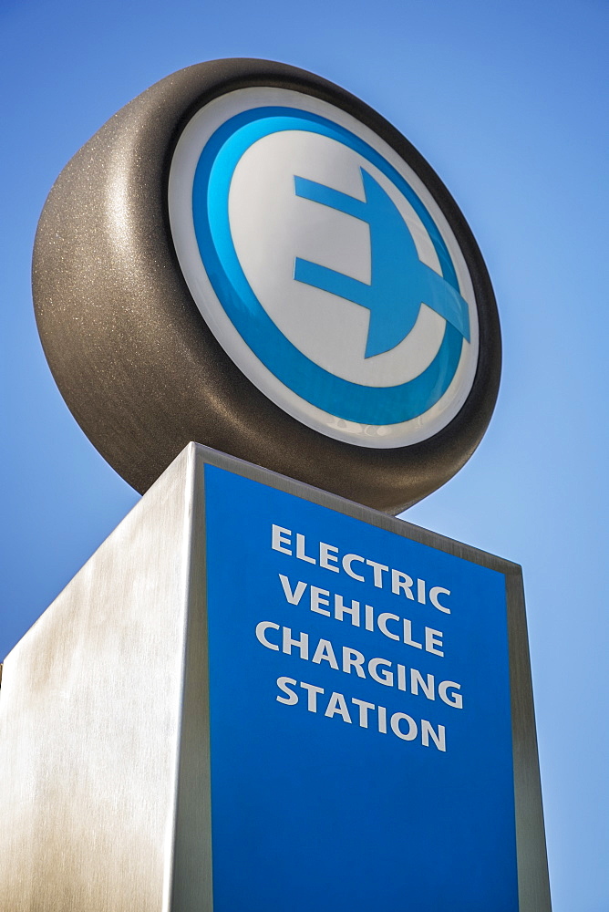 Electric charging station sign, Portland, Oregon