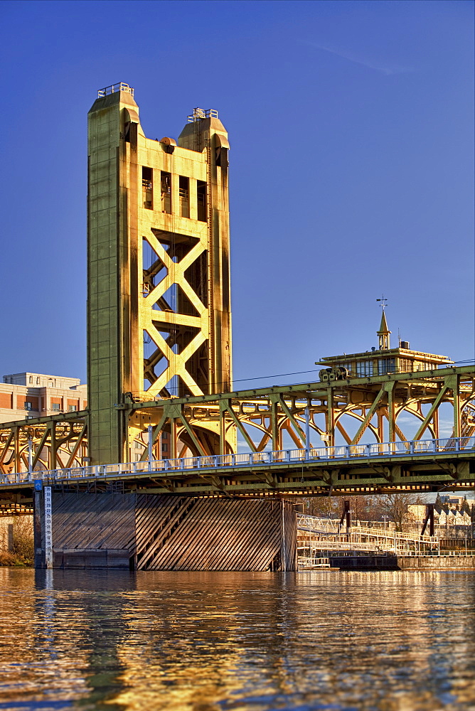 USA, California, Sacramento, tower bridge over Sacramento river, USA, California, Sacramento