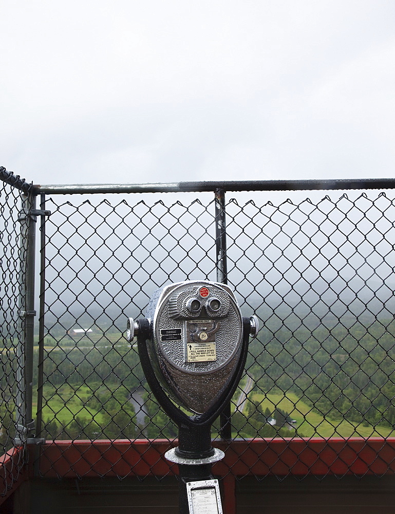 Coin-operated binoculars