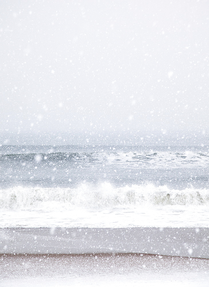 USA, New York State, Rockaway Beach, snow storm on beach