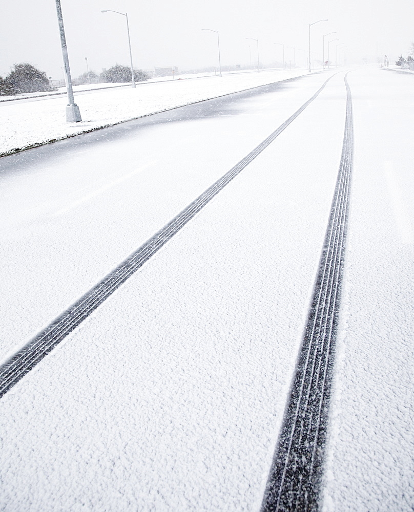 USA, New York State, Rockaway Beach, tire track in snow on road