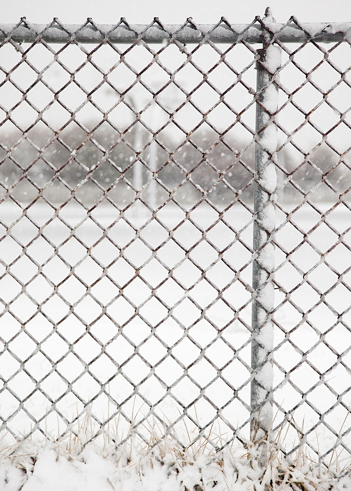 USA, New York State, Rockaway Beach, chainlink fence in winter