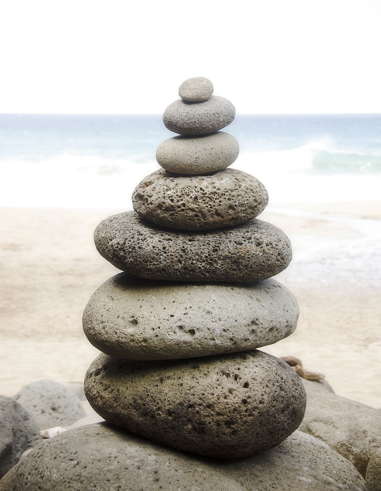 Stack of pebbles, USA, Hawaii, Kauai, Hanakapi'ai Beach, Kalalau Trail