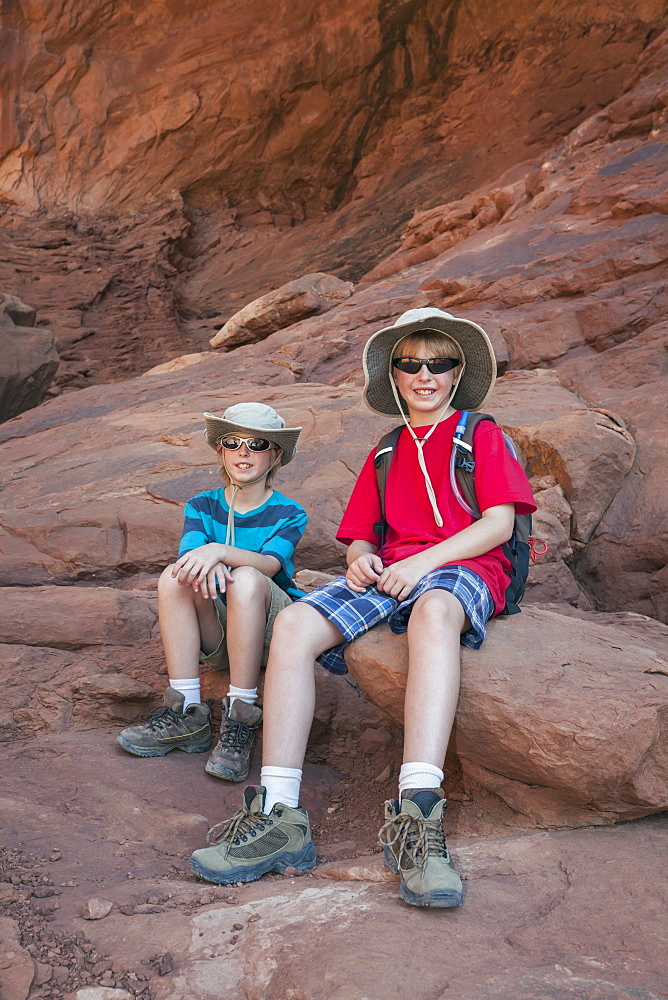 Twin Boys (10-11) Hiking, USA, Utah, Arches National Park, Moab