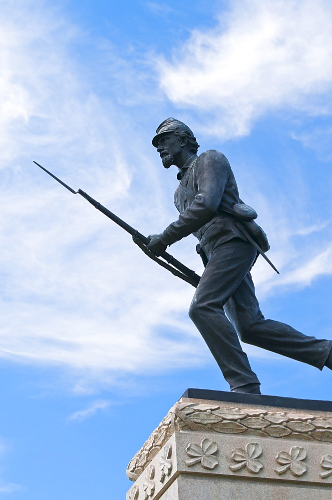 USA, Pennsylvania, Gettysburg, Cemetery Ridge, statue of soldier