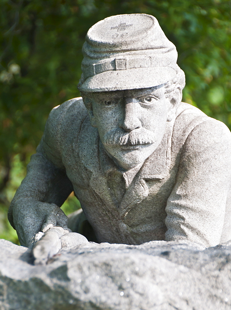 USA, Pennsylvania, Gettysburg, Valley of Death, statue of soldier