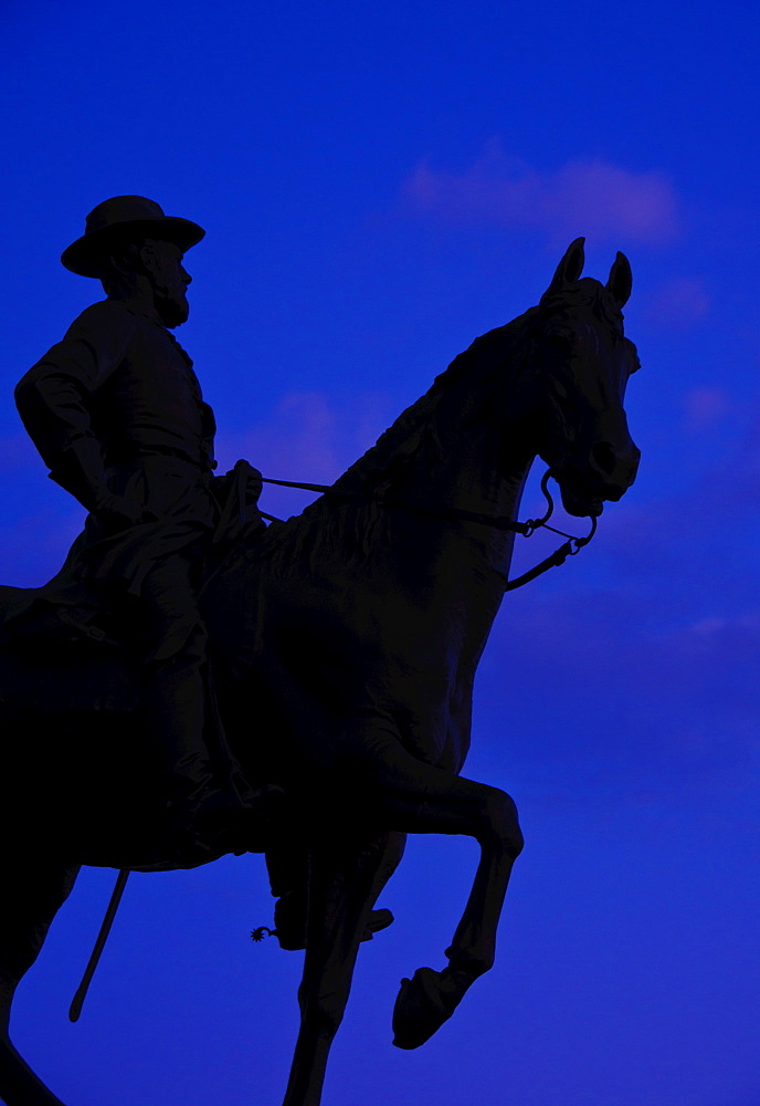 USA, Pennsylvania, Gettysburg, Cemetery Hill, statue of soldier on horse