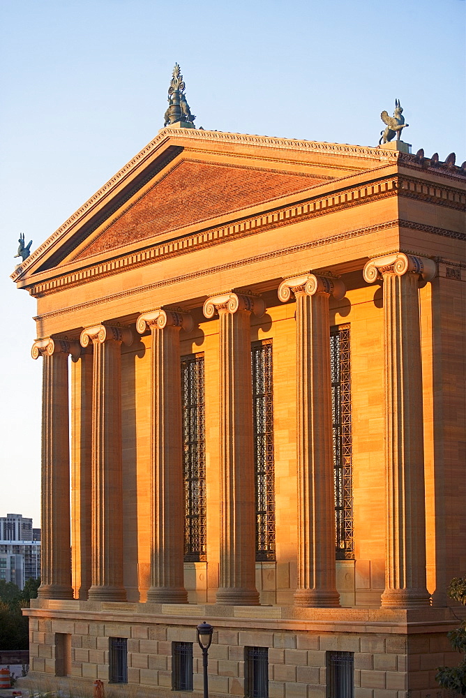 USA, Pennsylvania, Philadelphia, Philadelphia Museum of Art at sunset