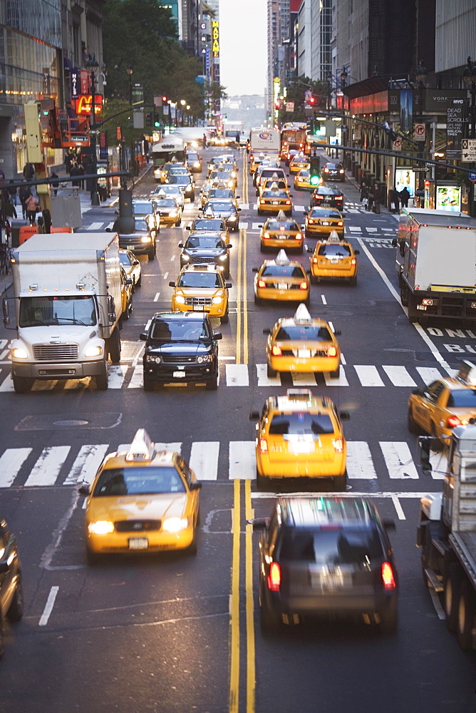 USA, New York City, Manhattan, Traffic on 42nd street