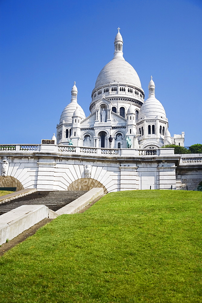 Domed building under blue sky