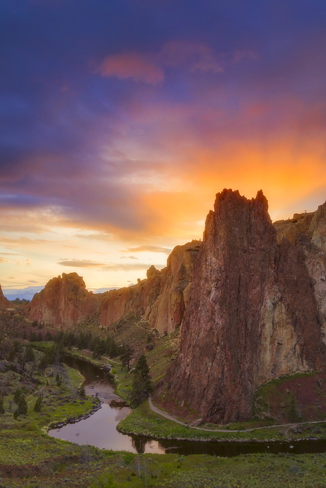 View of rock formation at sunset, USA, Oregon, Smith Rock State Park